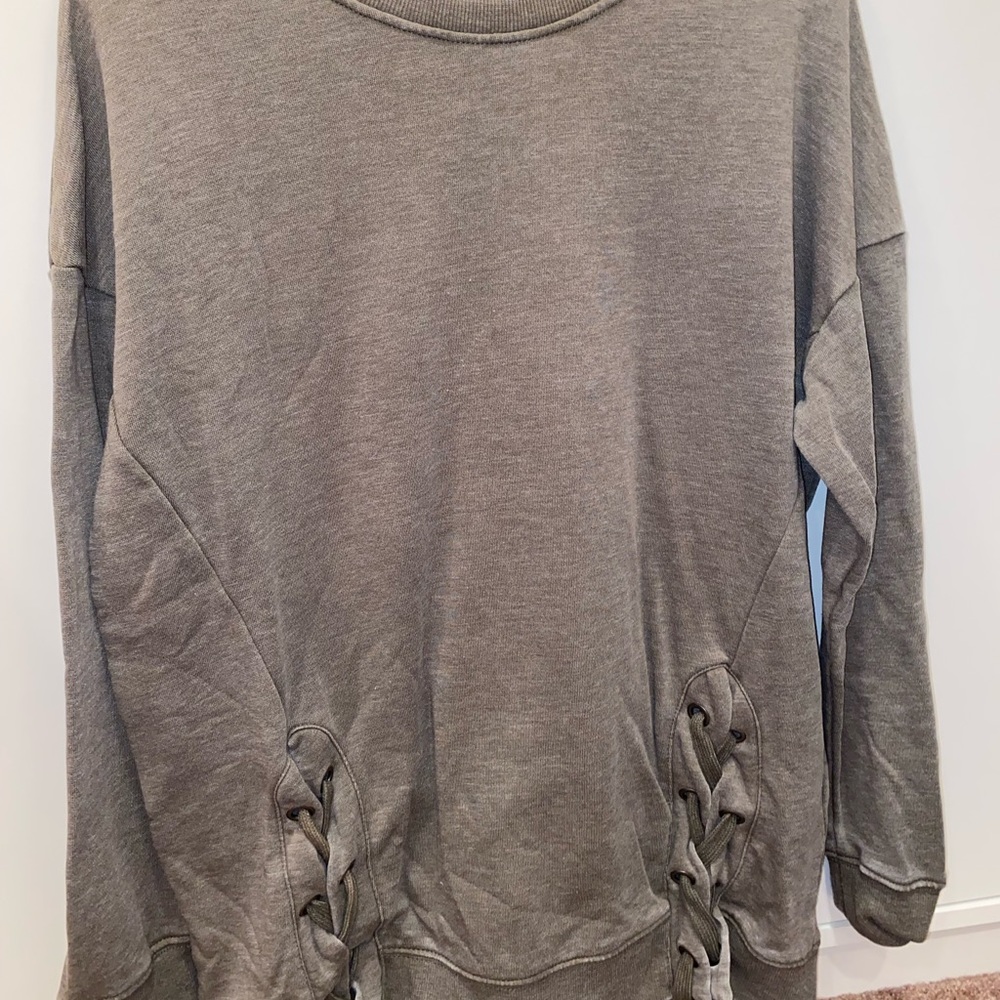 green hippie rose tie up crewneck